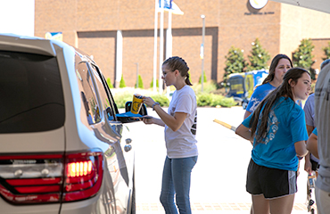 students moving in