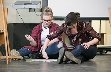 students in drawing class